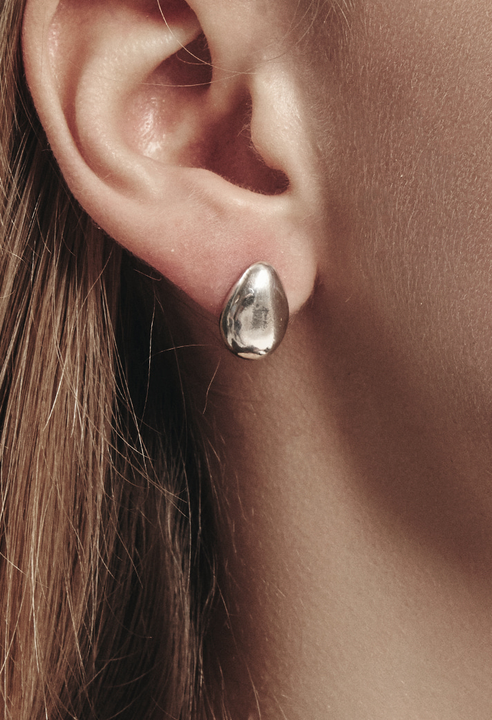 #201 Vasar Dot earrings